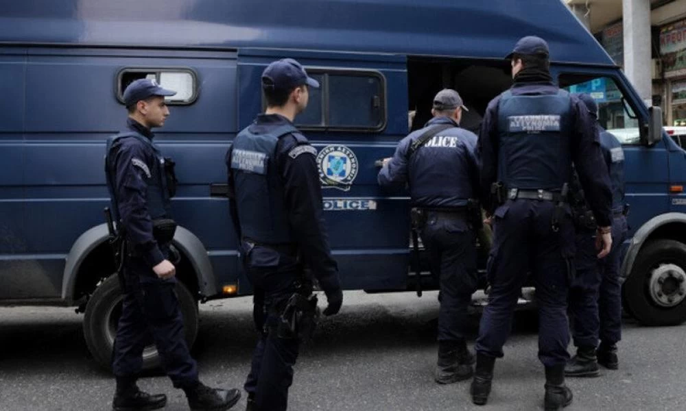 Αγία Μαρίνα: Δίωξη στους δυο Πακιστανούς που έγδυσαν την 26χρονη